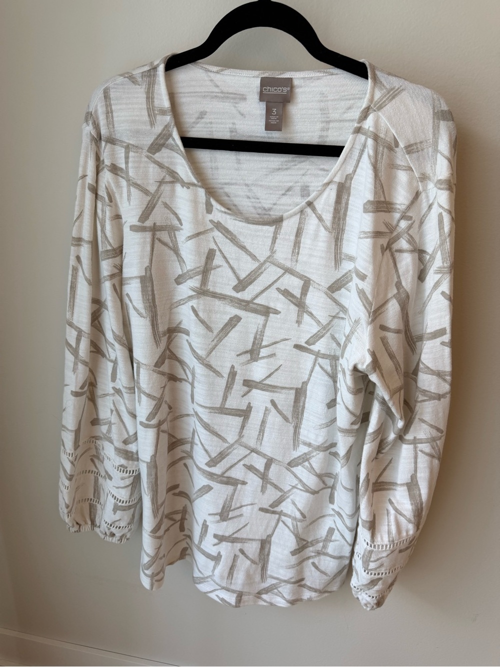 Chico's White Scoop Neck Top with Taupe Brushstroke Pattern